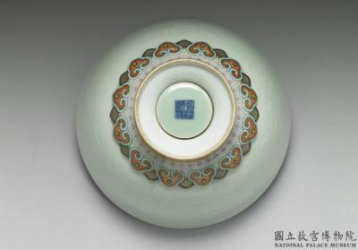 图片[3]-Revolving bowl with powder green colour and impressed pattern in yangcai painted enamels, Qianlong reign (1736-1795), Qing dynasty-China Archive